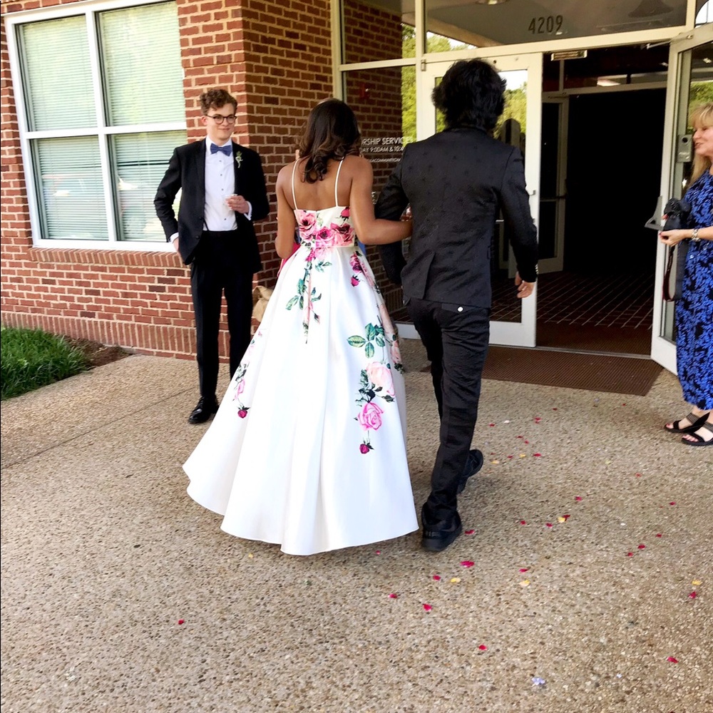 High Low Formal/ Prom Dress - Picture 5 of 6